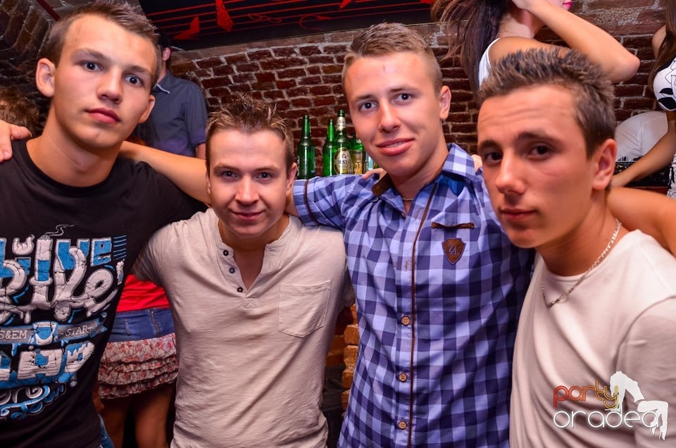 Şirul petrecerilor din Escape continuă şi joi, 