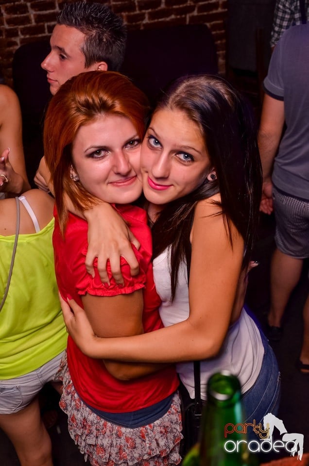 Şirul petrecerilor din Escape continuă şi joi, 