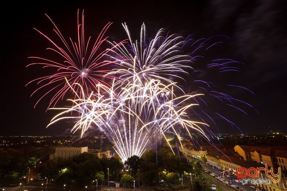 Spectacol de focuri de artificii, Oradea