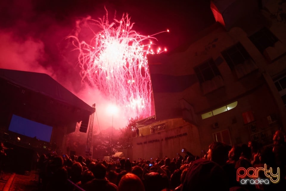 Spectacol de focuri de artificii, Oradea