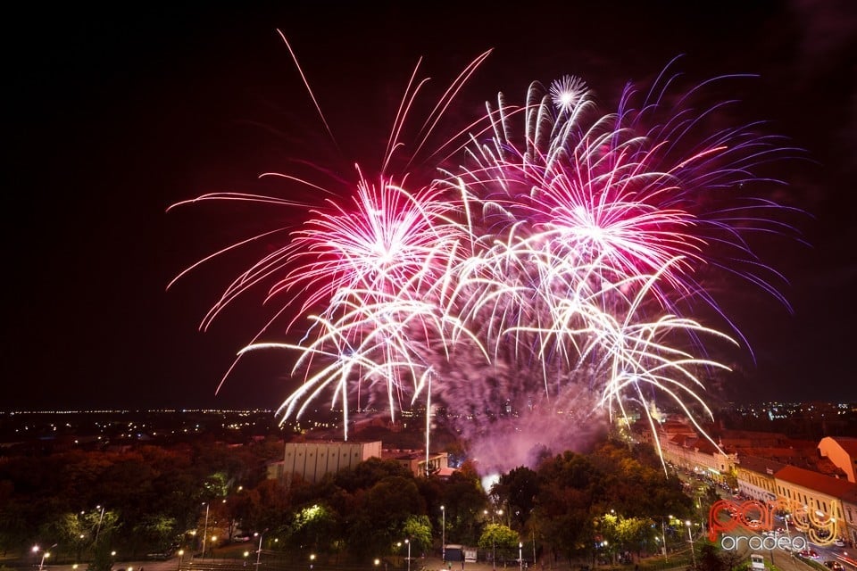 Spectacol de focuri de artificii, Oradea