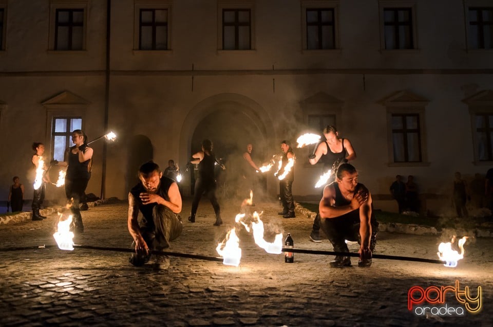 Spectacol de jonglerii cu focul, Cetatea Oradea