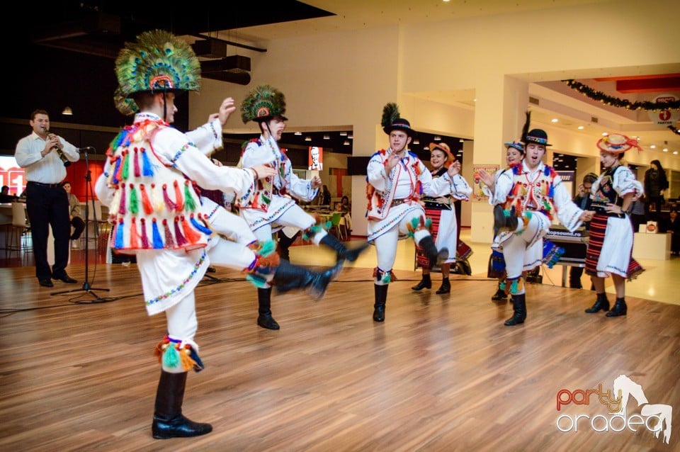 Spectacol popular în Oradea Shopping City,
