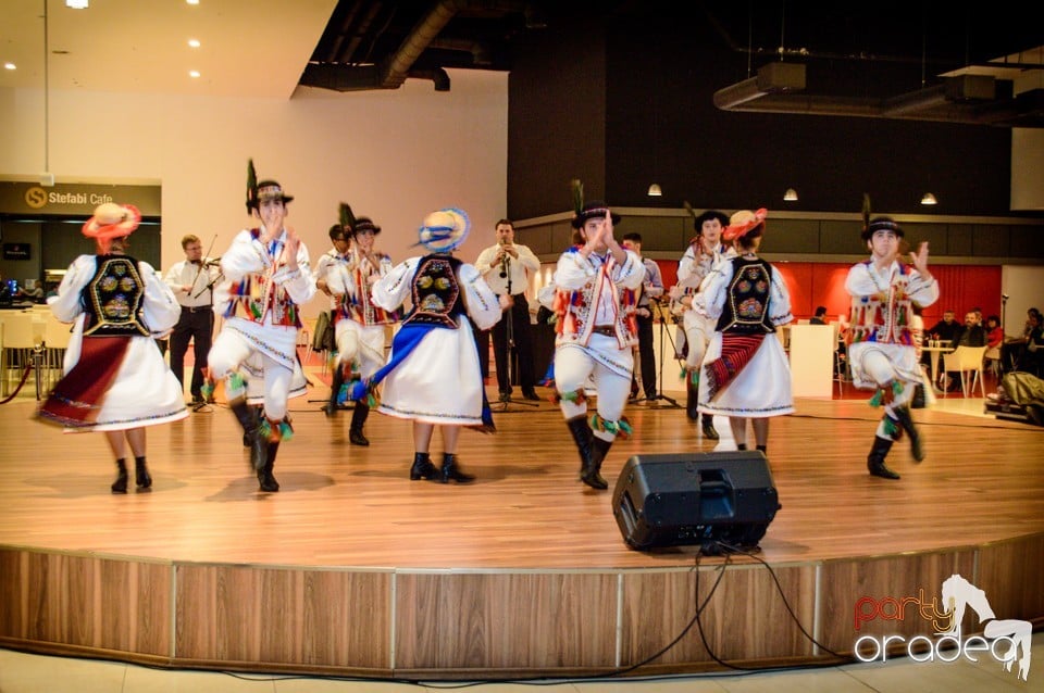 Spectacol popular în Oradea Shopping City,
