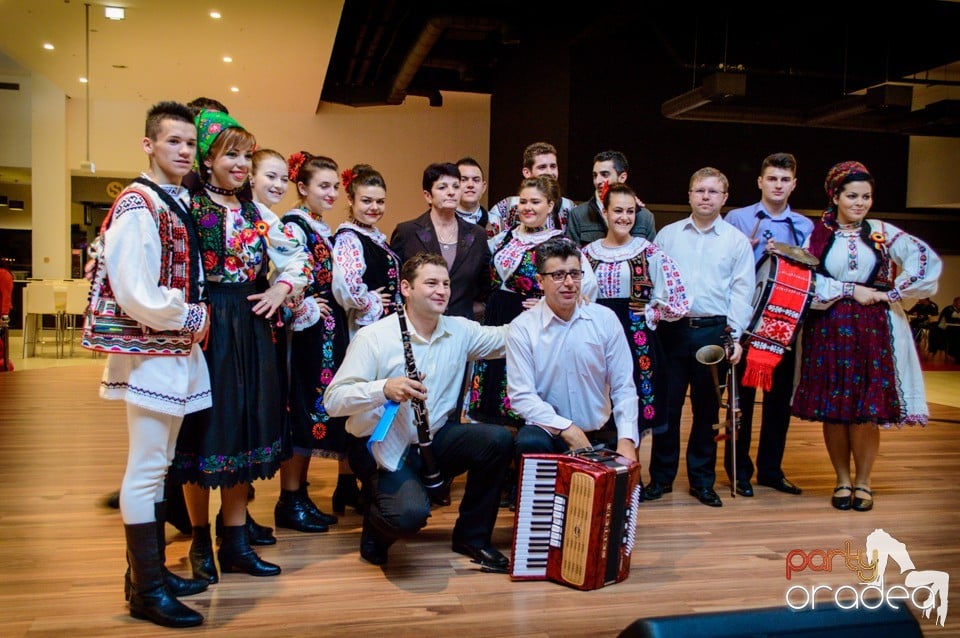 Spectacol popular în Oradea Shopping City,