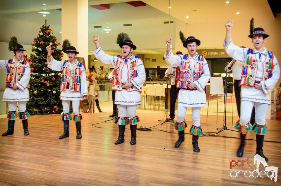 Spectacol popular în Oradea Shopping City,
