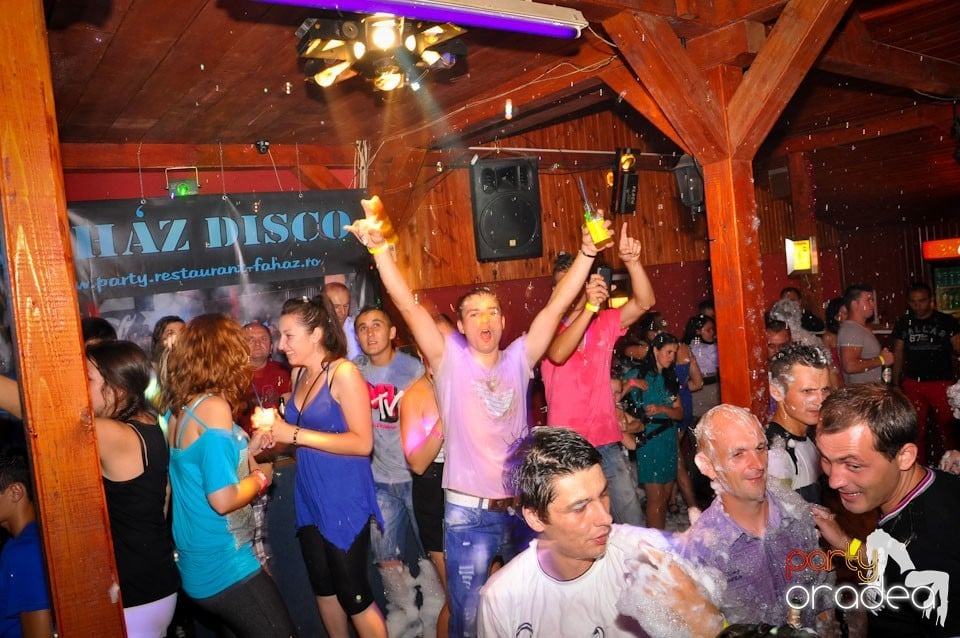 Spumă party în Disco Faház,