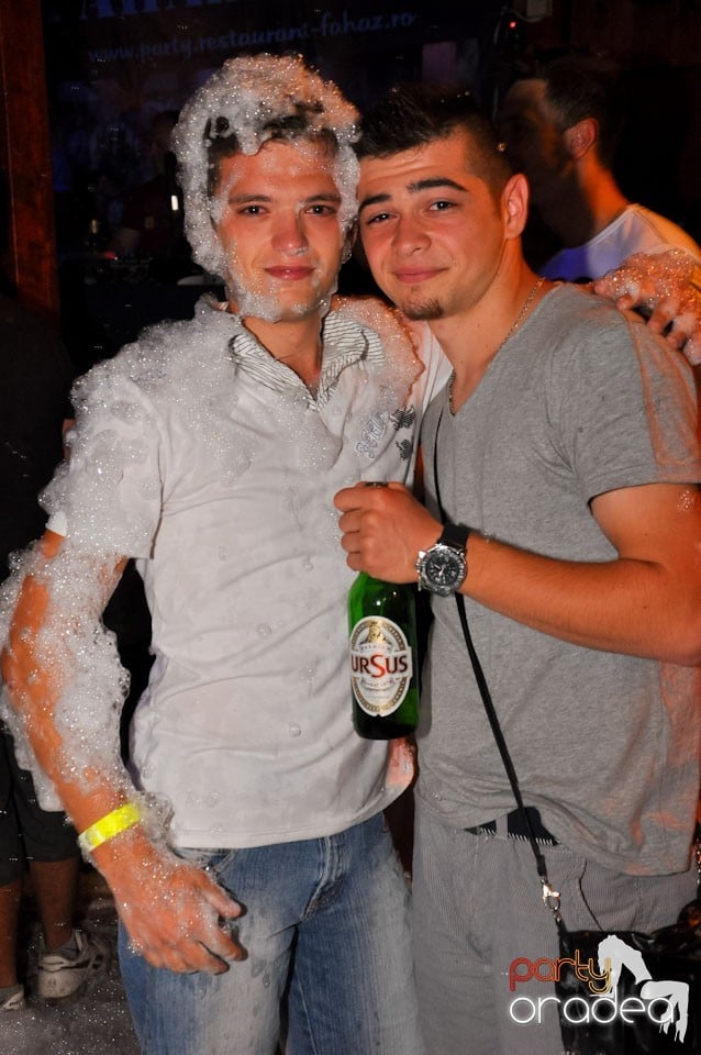 Spumă party în Disco Faház,