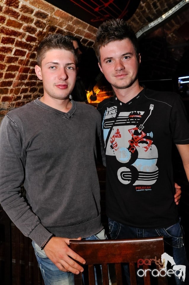 Stalinskaya Party în Club Escape, 