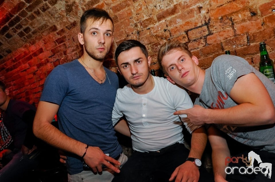 Stalinskaya Party în Club Escape, 