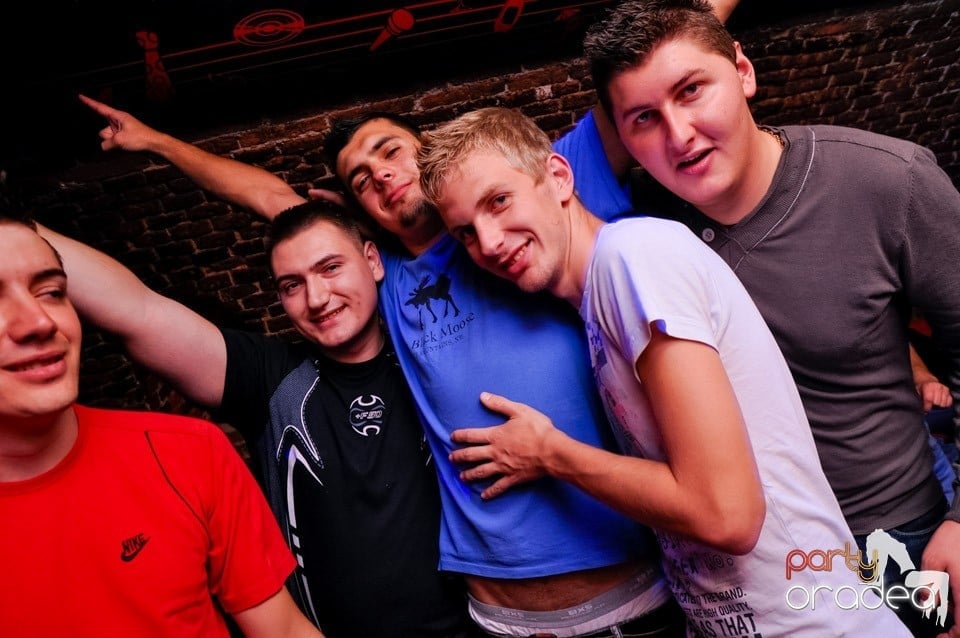 Stalinskaya Party în Club Escape, 