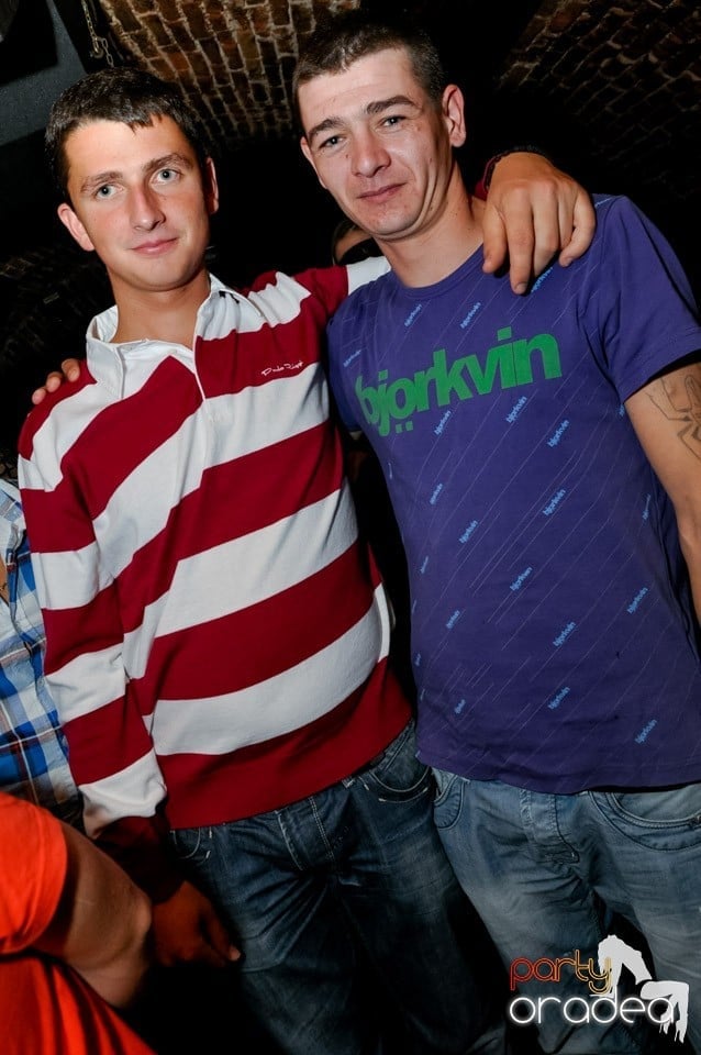 Stalinskaya Party în Club Escape, 