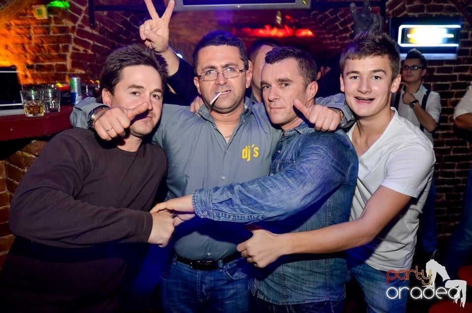 Stalinskaya Party în Club Escape, 