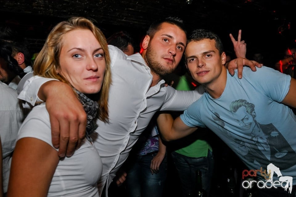Stalinskaya Party în Club Escape, 