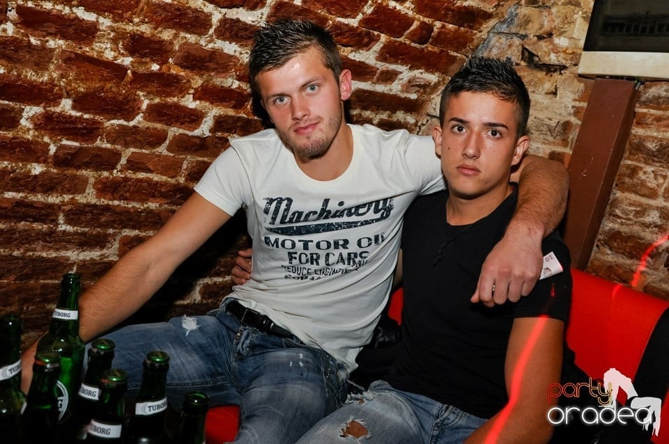 Stalinskaya Party în Club Escape, 