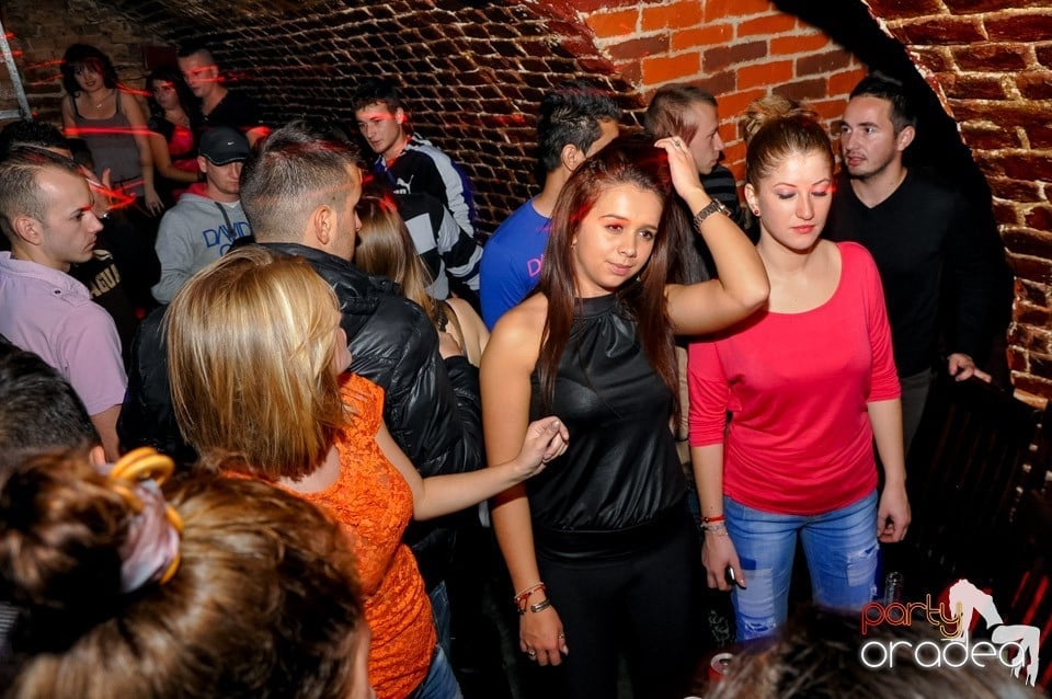 Stalinskaya Party în Club Escape, 