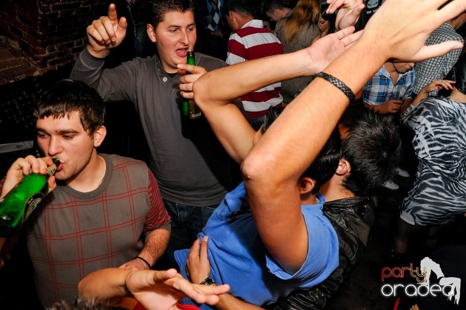 Stalinskaya Party în Club Escape, 