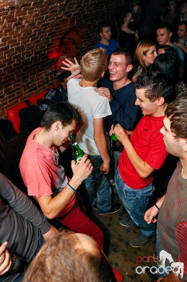 Stalinskaya Party în Club Escape, 