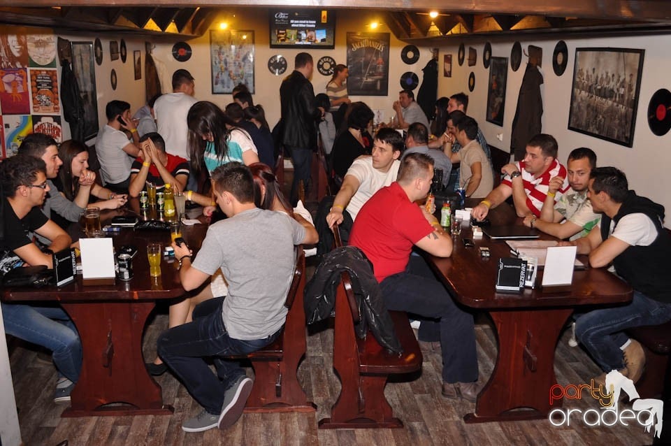 Stand-up comedy cu Bordea şi Sergiu, Queen's Music Pub