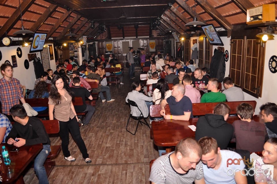 Stand-up comedy cu Bordea şi Sergiu, Queen's Music Pub