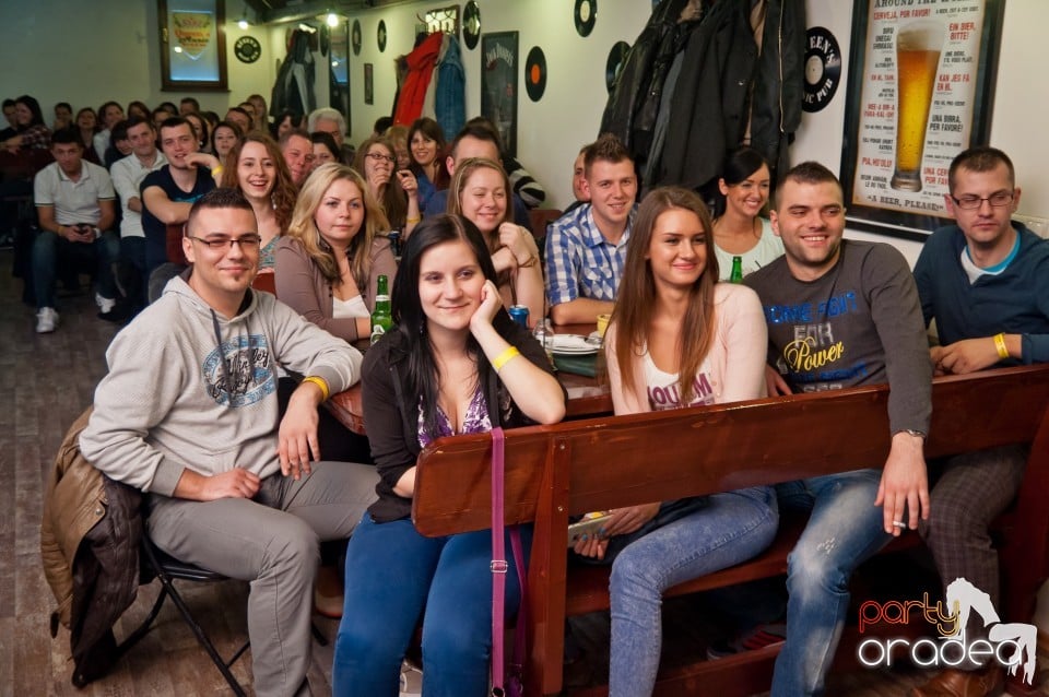 Stand-up comedy cu, Queen's Music Pub