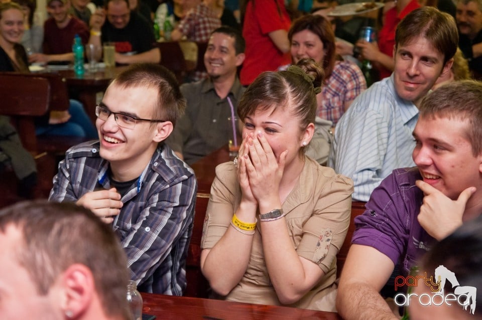 Stand-up comedy cu, Queen's Music Pub