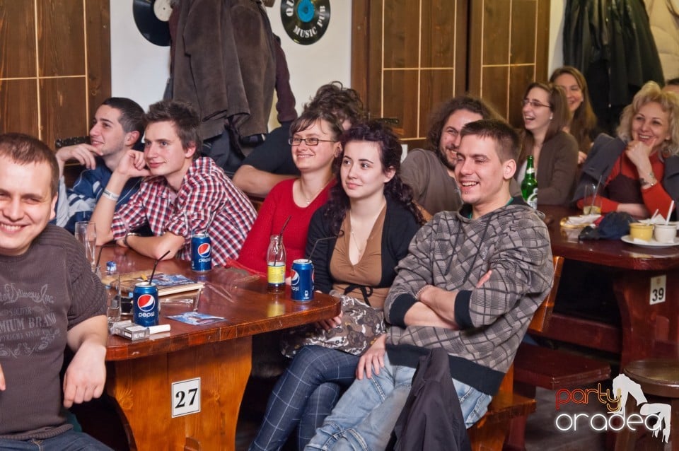 Stand-up comedy cu, Queen's Music Pub