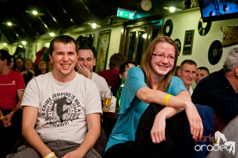Stand-up comedy cu, Queen's Music Pub