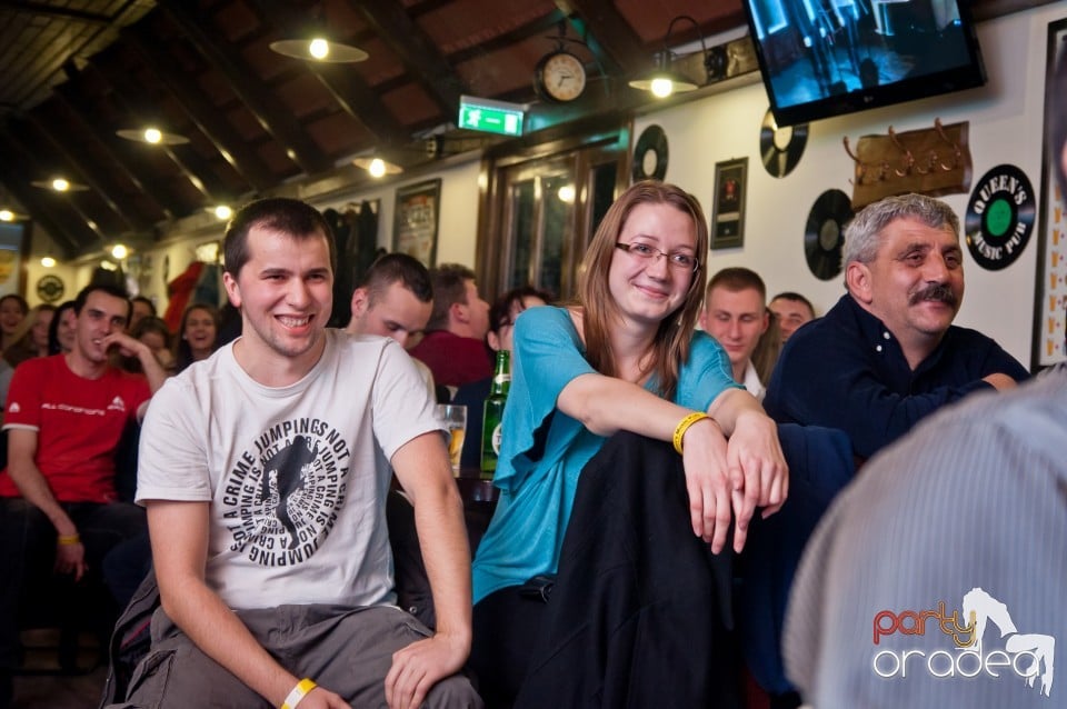 Stand-up comedy cu, Queen's Music Pub