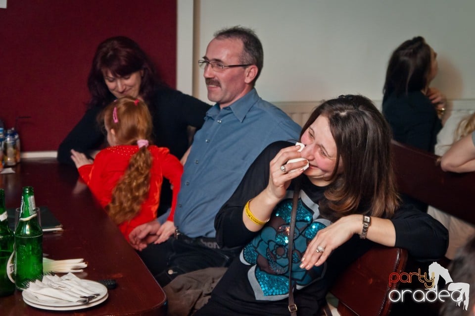 Stand-up comedy cu, Queen's Music Pub