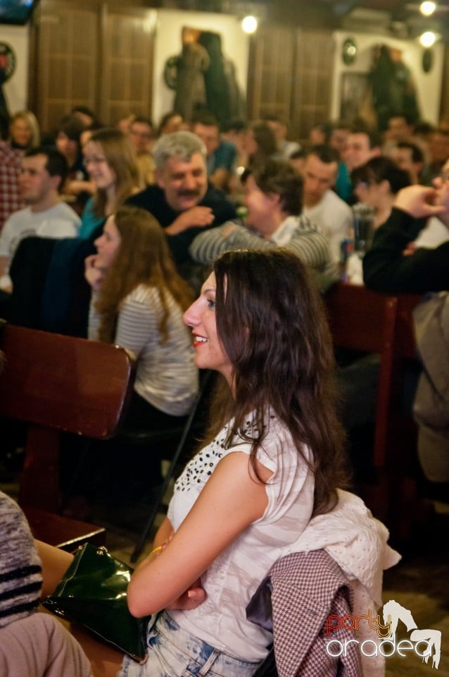 Stand-up comedy cu, Queen's Music Pub