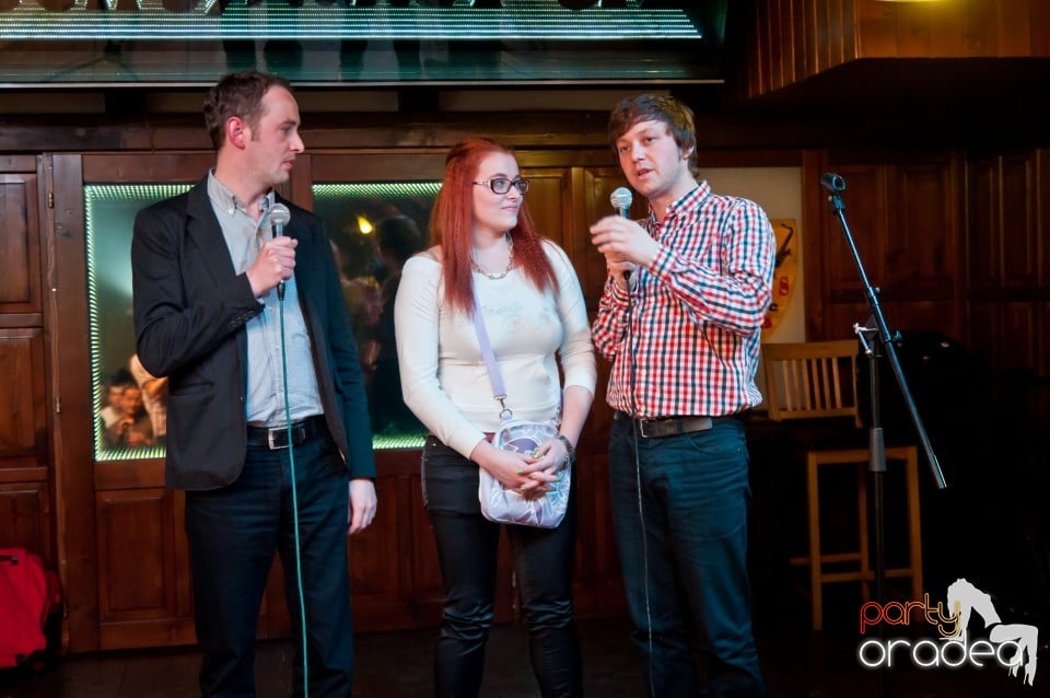 Stand-up comedy cu, Queen's Music Pub