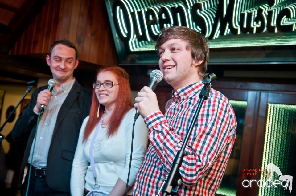 Stand-up comedy cu, Queen's Music Pub