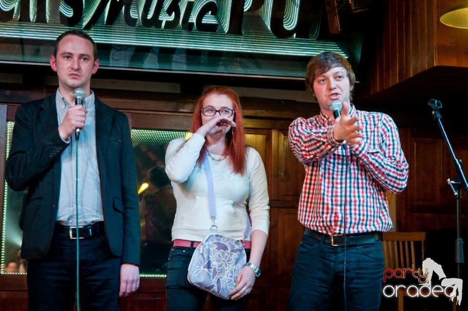 Stand-up comedy cu, Queen's Music Pub