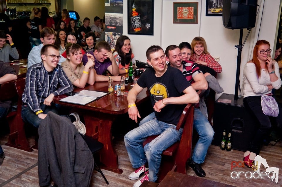 Stand-up comedy cu, Queen's Music Pub