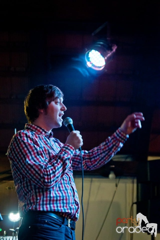 Stand-up comedy cu, Queen's Music Pub