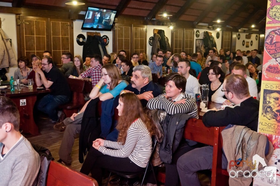 Stand-up comedy cu, Queen's Music Pub