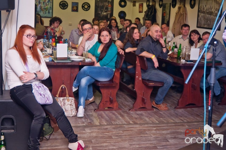 Stand-up comedy cu, Queen's Music Pub