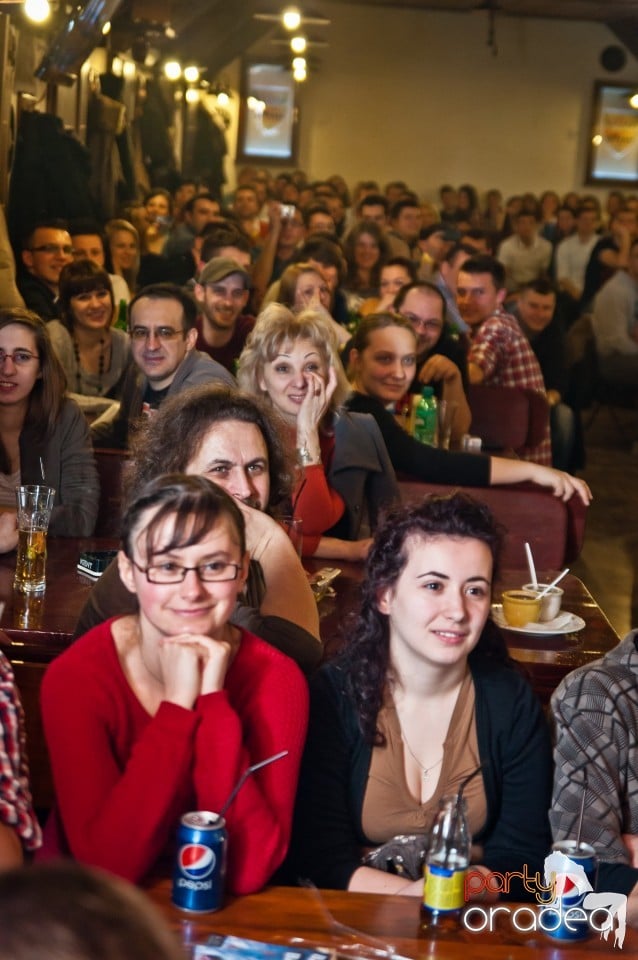 Stand-up comedy cu, Queen's Music Pub