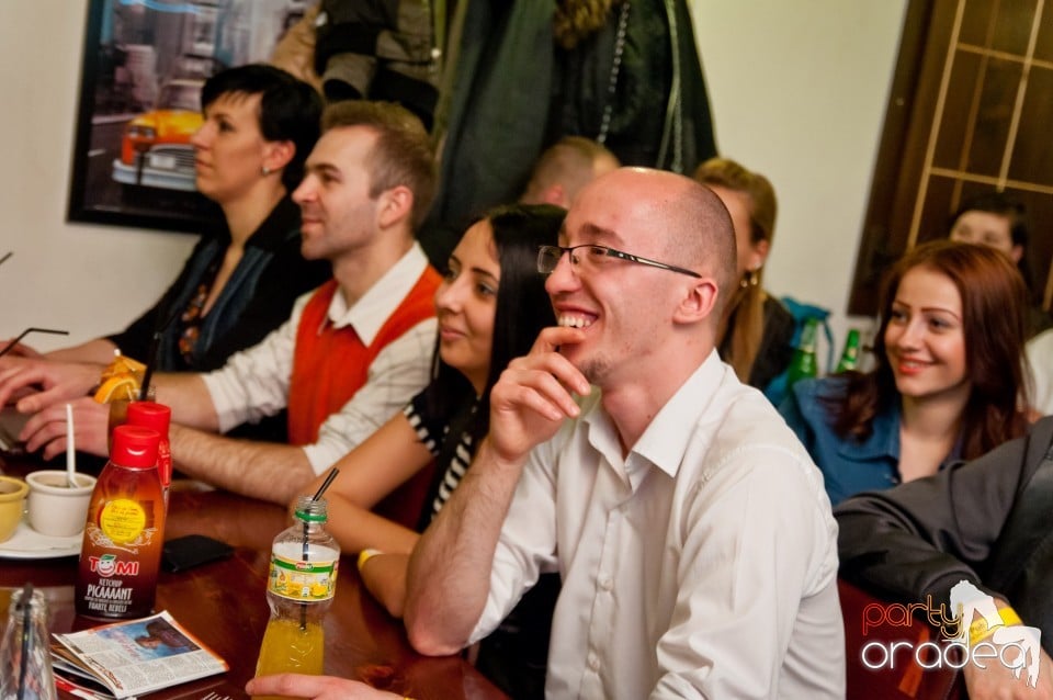 Stand-up comedy cu, Queen's Music Pub