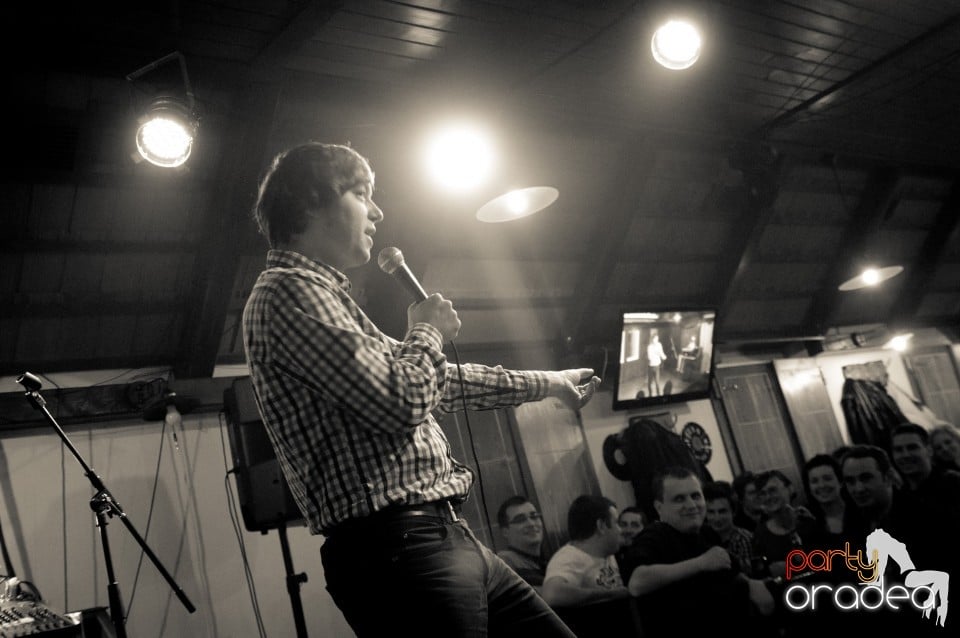 Stand-up comedy cu, Queen's Music Pub