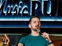 Stand Up Comedy în Queen's Music Pub