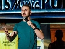 Stand Up Comedy în Queen's Music Pub