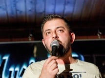 Stand Up Comedy în Queen's Music Pub