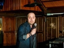 Stand Up Comedy în Queen's Music Pub