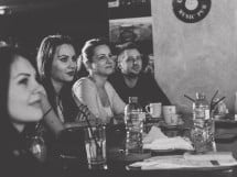 Stand Up Comedy în Queen's Music Pub