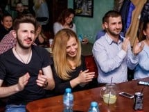 Stand Up Comedy în Queen's Music Pub