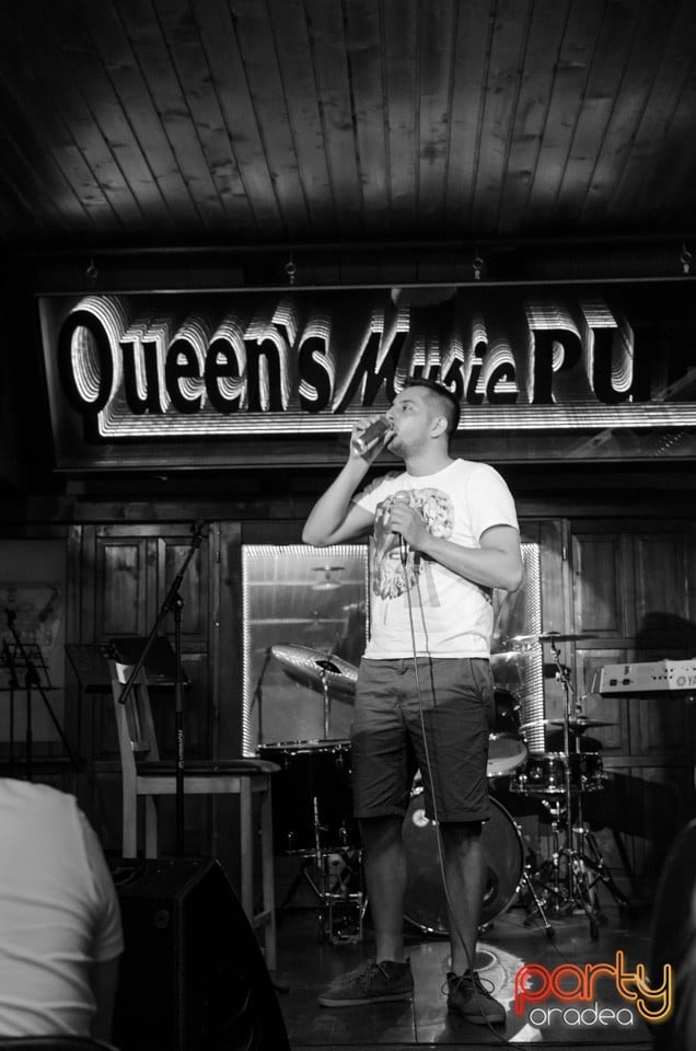 Stand up comedy, Queen's Music Pub