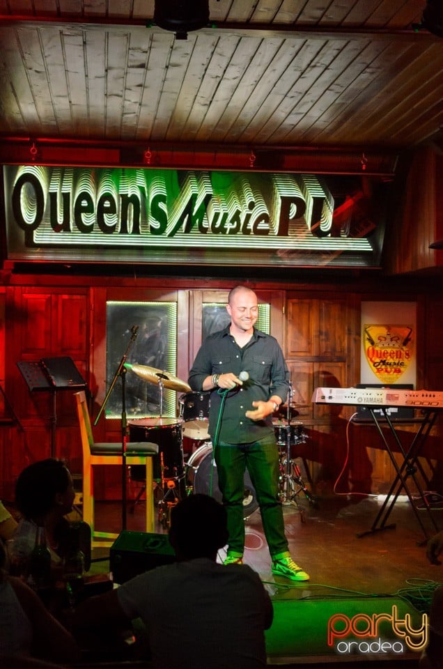 Stand up comedy, Queen's Music Pub