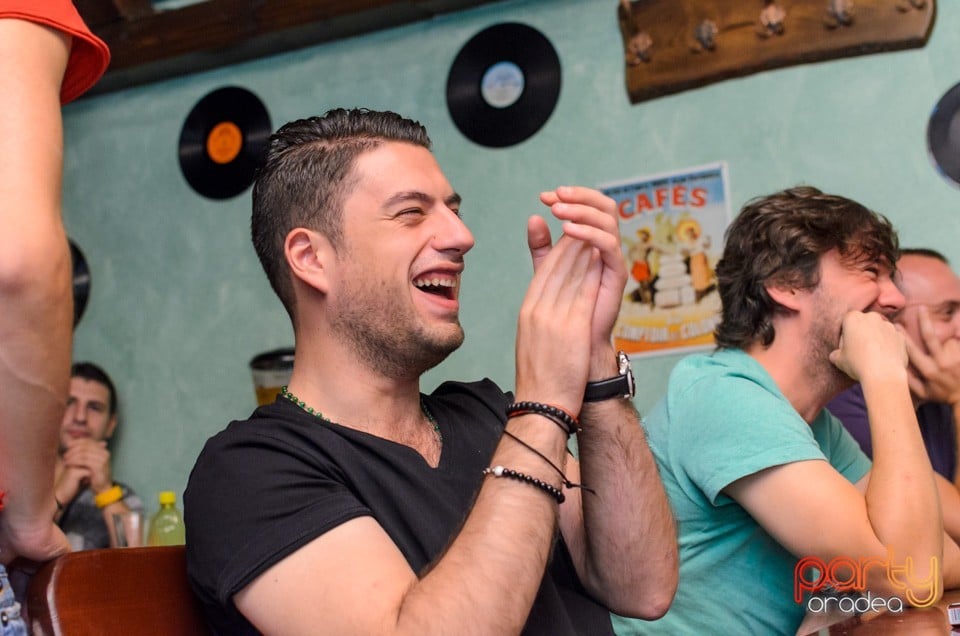 Stand up comedy, Queen's Music Pub